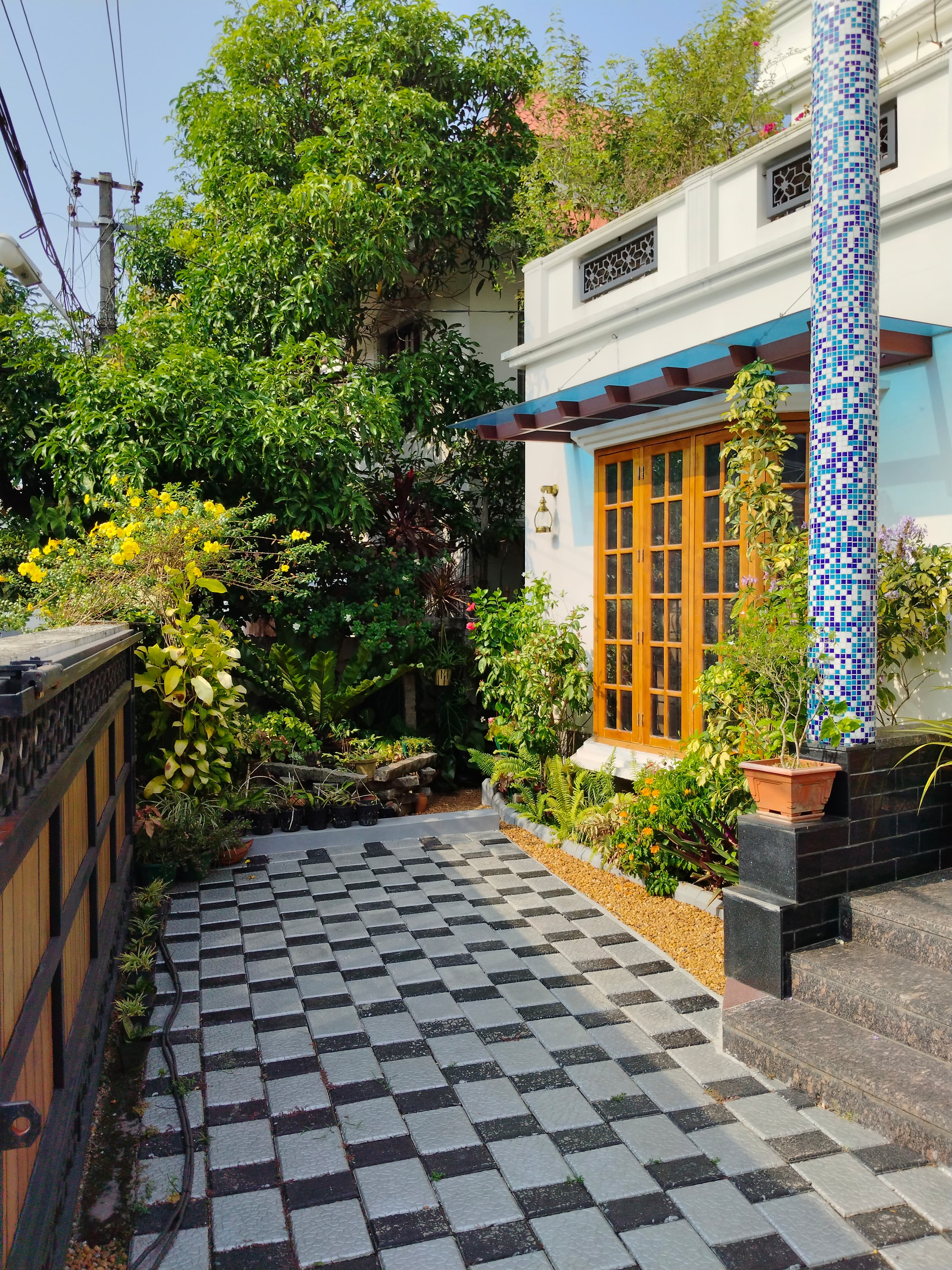 Land with House for sale palarivattom