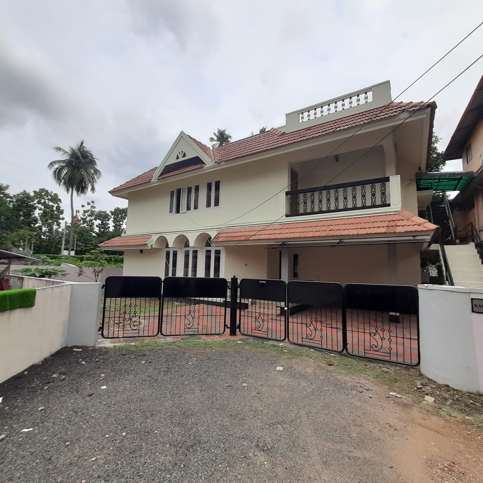House for sale kaloor