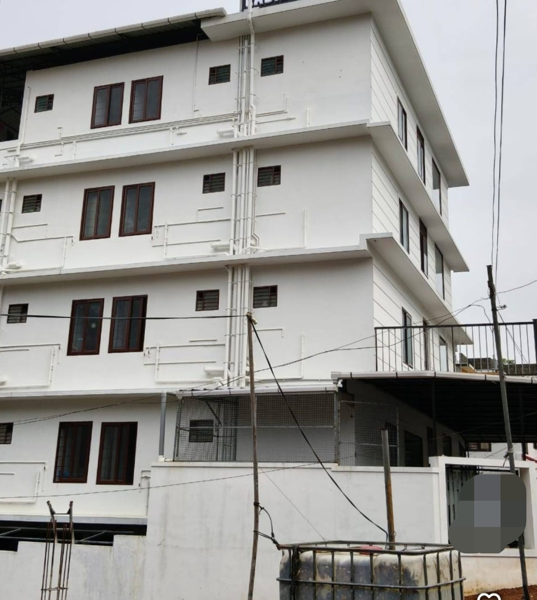 Hostel building  for sale near Info park