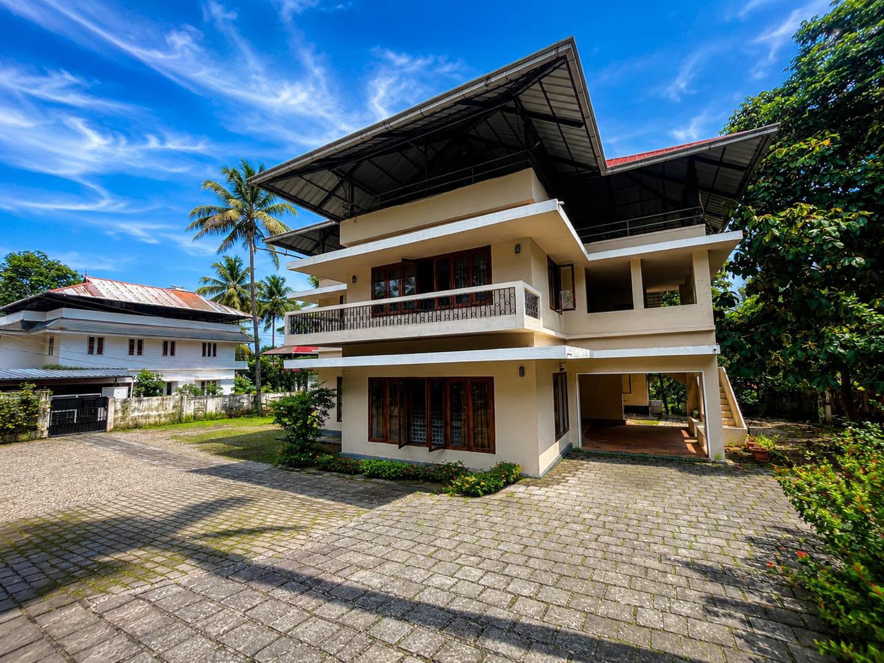 Land with house for sale padamugal kakkanad