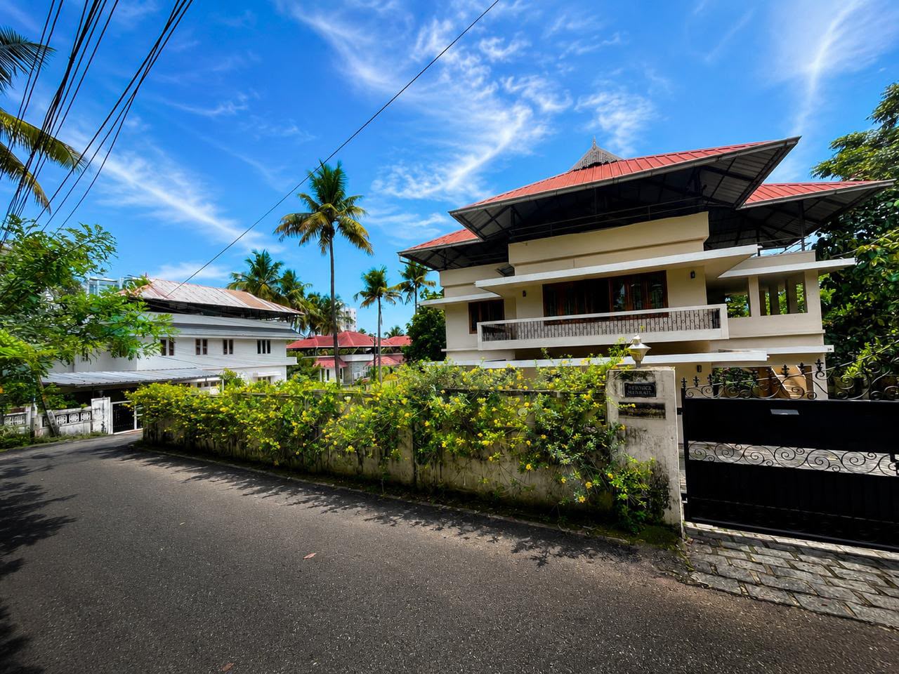 Land with house for sale padamugal kakkanad