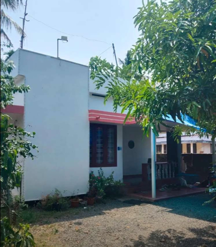 Land with House for sale manjummel