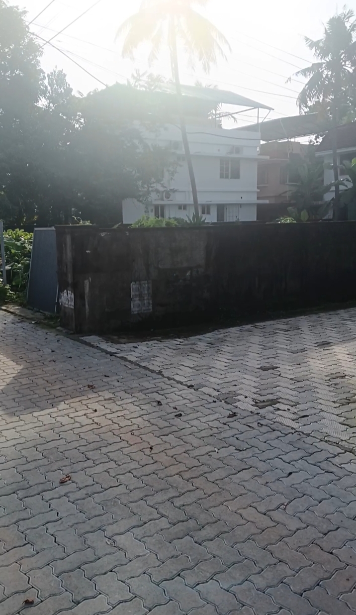 Land for sale kaloor