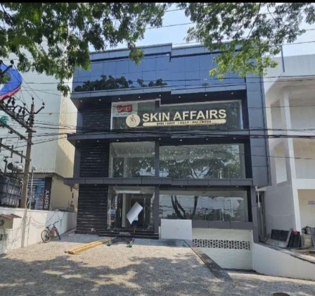 Commercial building for sale