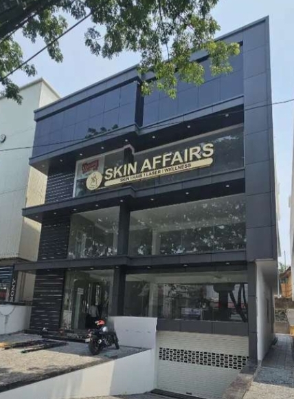 Commercial building for sale