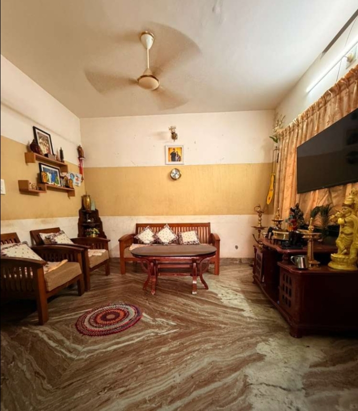 3.300 cent 3 bhk old house Elamakkara