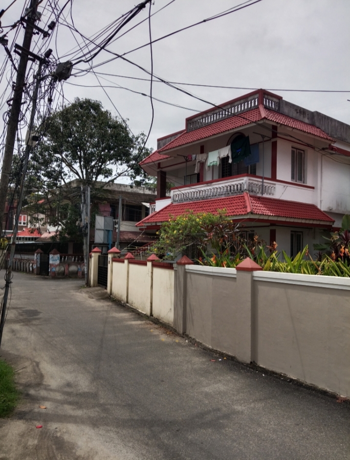 Land with 6 bhk house for sale Elamakkara
