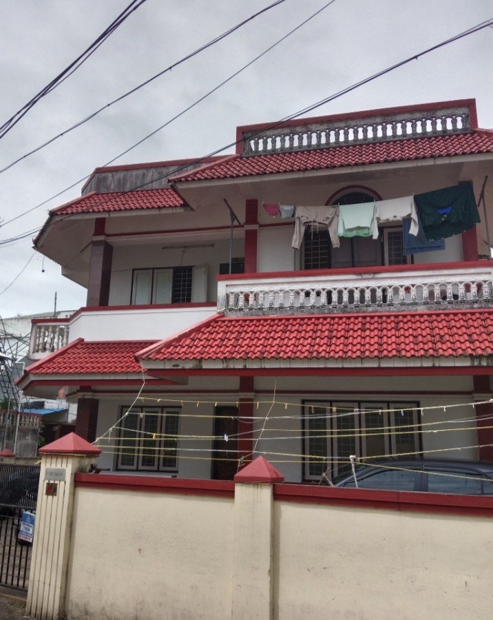 Land with 6 bhk house for sale Elamakkara
