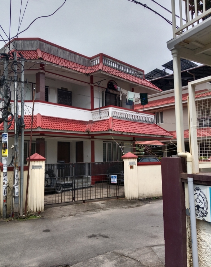 Land with 6 bhk house for sale Elamakkara
