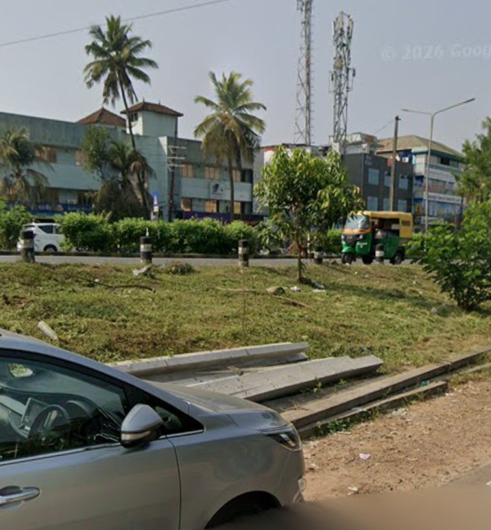 Commercial land vytilla near Decathlon