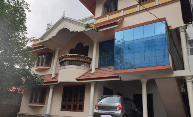 10 cent commercial land with building Changampuzha metro station