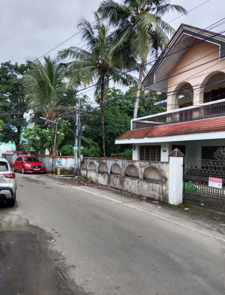 Land with old house at palarivattom