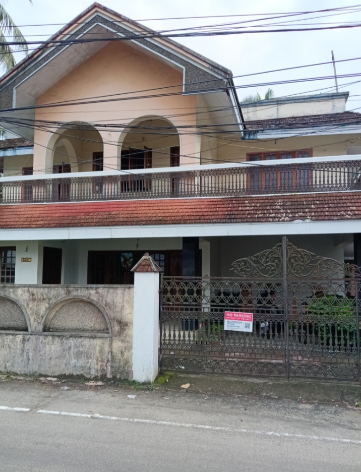 Land with old house at palarivattom